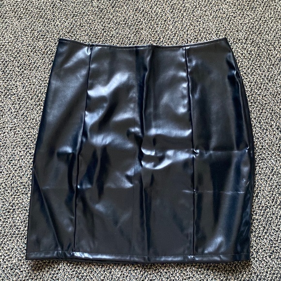 Dresses & Skirts - Bodycon leather skirt